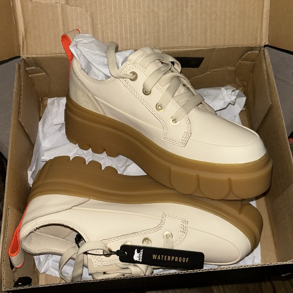 SIZE 8 Brand New Sorel Shoes